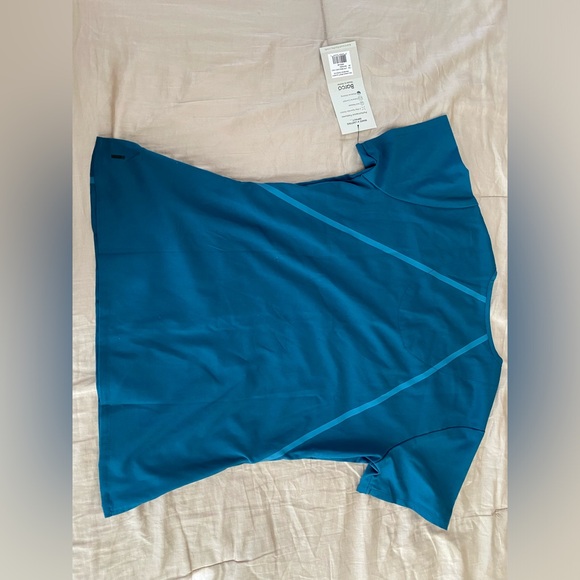 New women’s scrub top - Picture 2 of 5